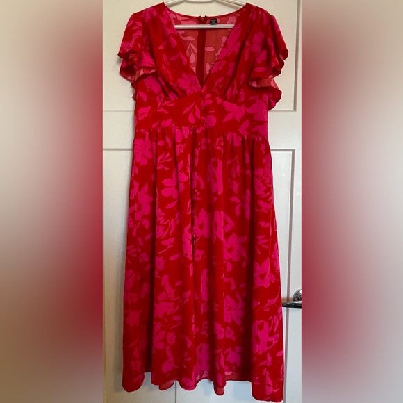 Beautiful Tropical Dress - Picture 7 of 8